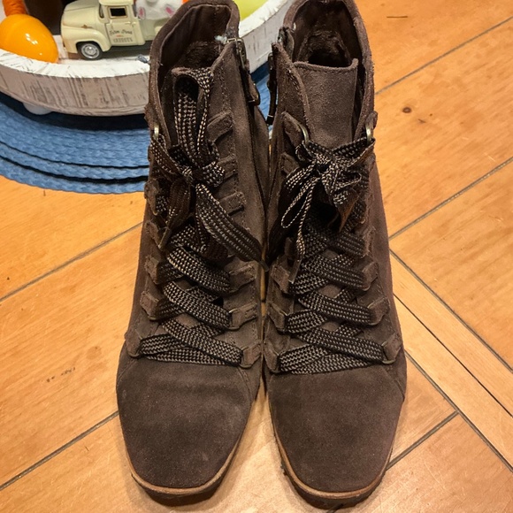 Women’s brown suede wedge booties - Picture 4 of 6